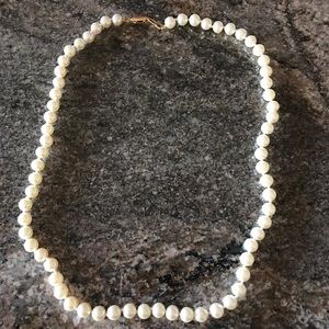 Pearl color beaded necklace